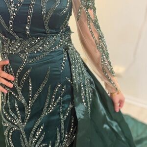Elegant Green Evening Gown with Beaded Details